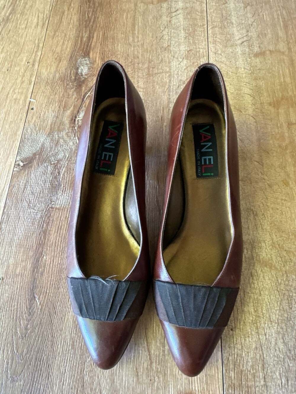 Vintage VANELi Made in Italy Brown Leather  Kitten Heel  w/ Grosgrain Detail sz7